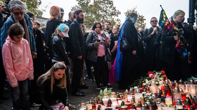 Thousands attend vigil outside LGBTI+ bar