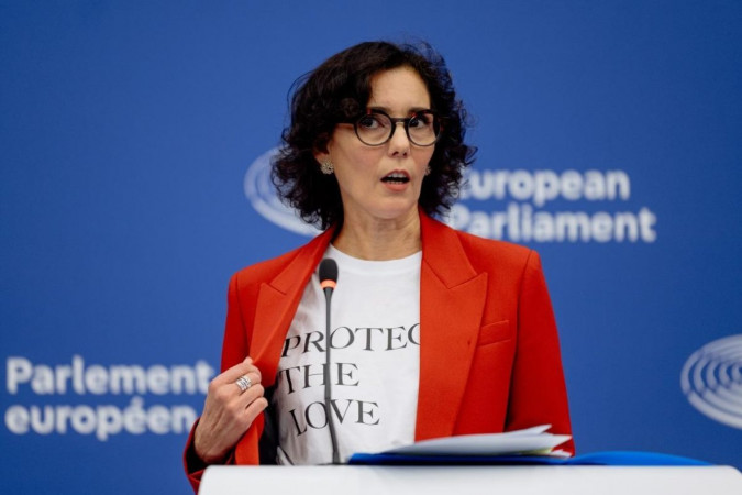 AP konversiya "terapiyalarına" qadağa qoyulmasının lehinə səs verib