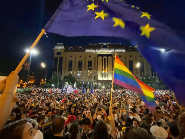 Tbilisi Pride: Thousands protest in Georgia