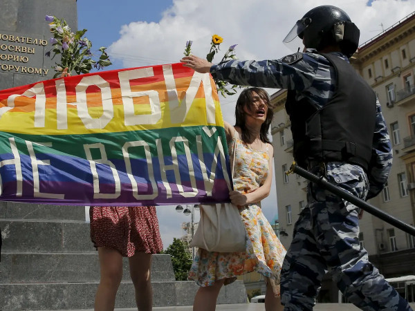 Ukraine: “People are not coming back to the closet”
